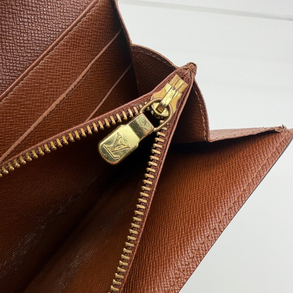 Louis Vuitton Sarah Wallet on Chain